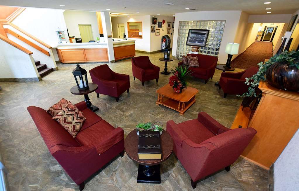 Lakeland Inn Hotel Cold Lake Interior photo