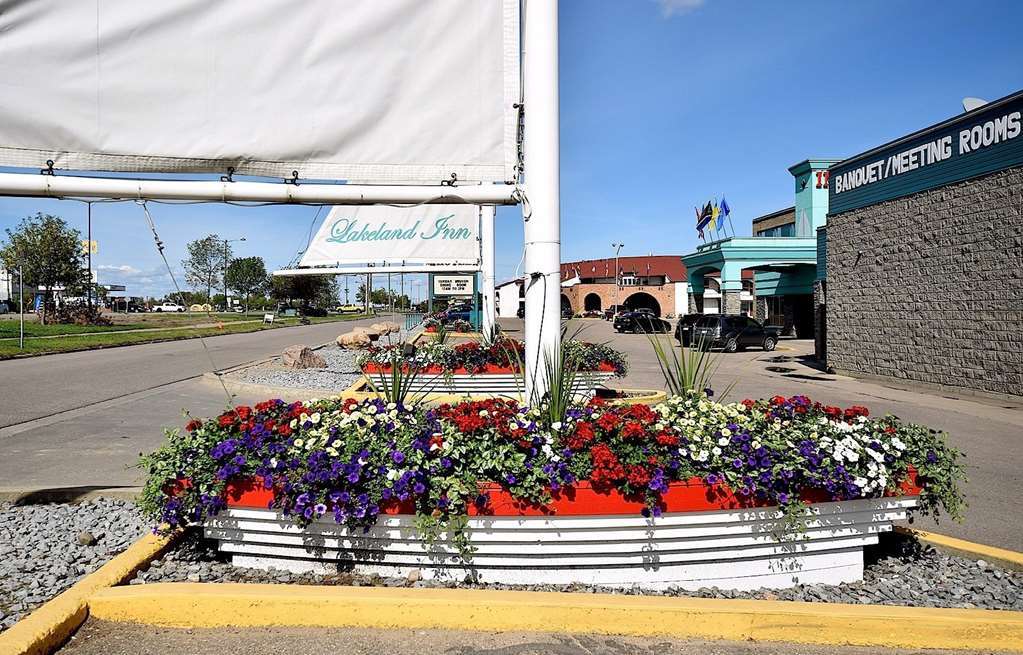 Lakeland Inn Hotel Cold Lake Exterior photo