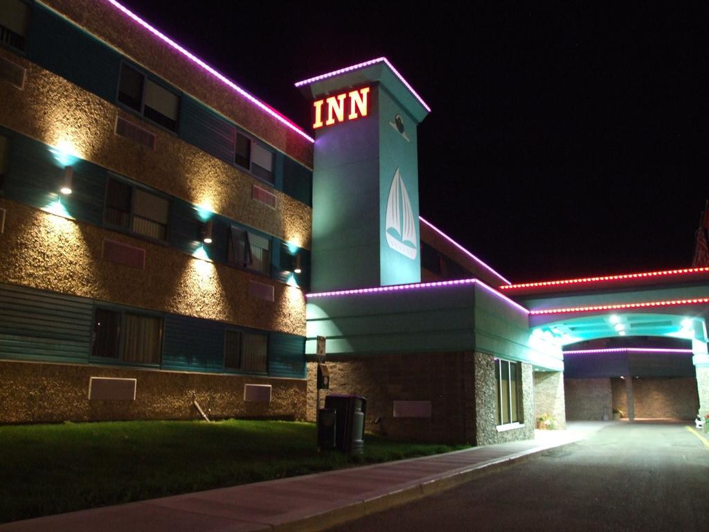 Lakeland Inn Hotel Cold Lake Exterior photo