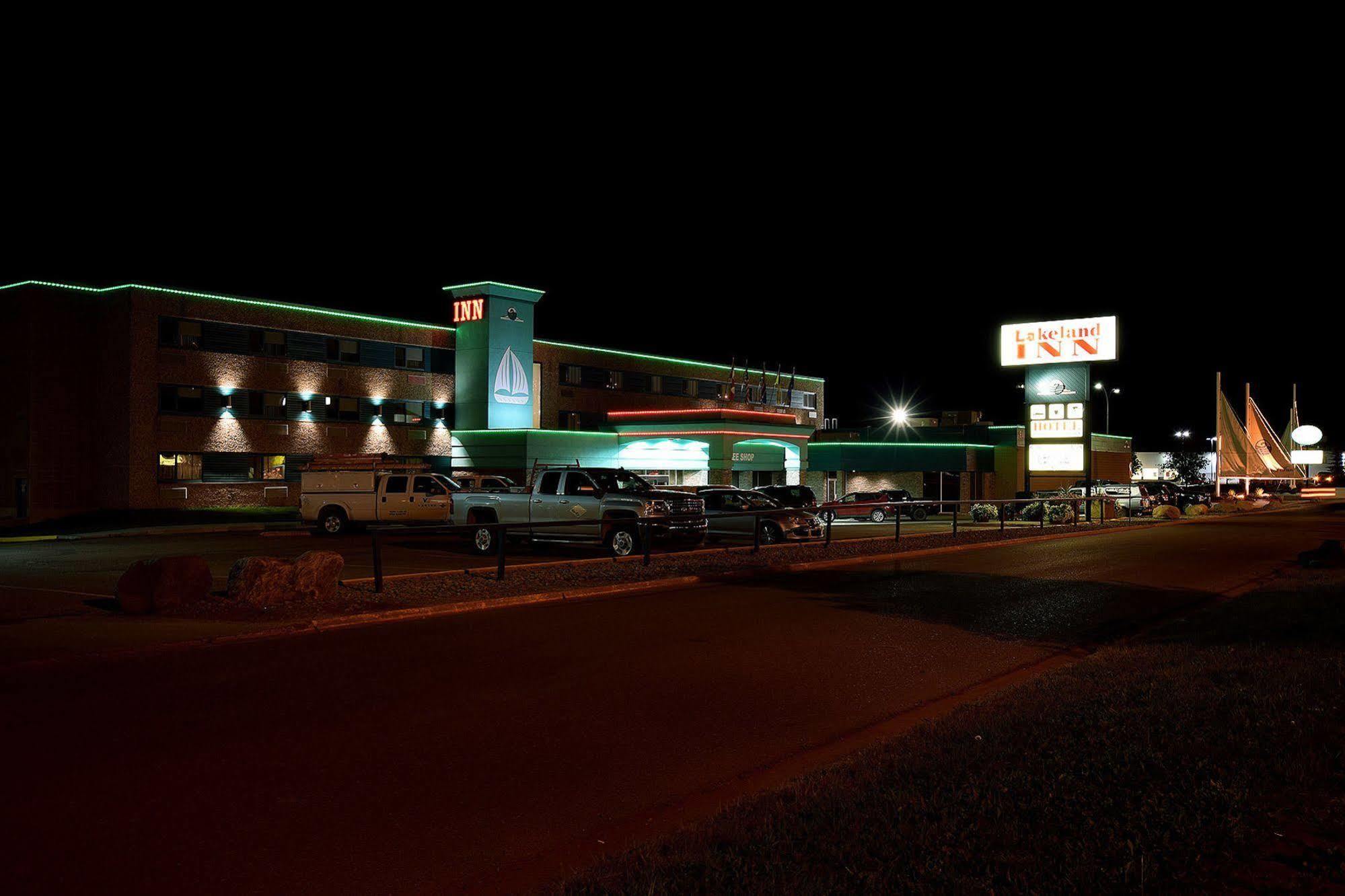 Lakeland Inn Hotel Cold Lake Exterior photo