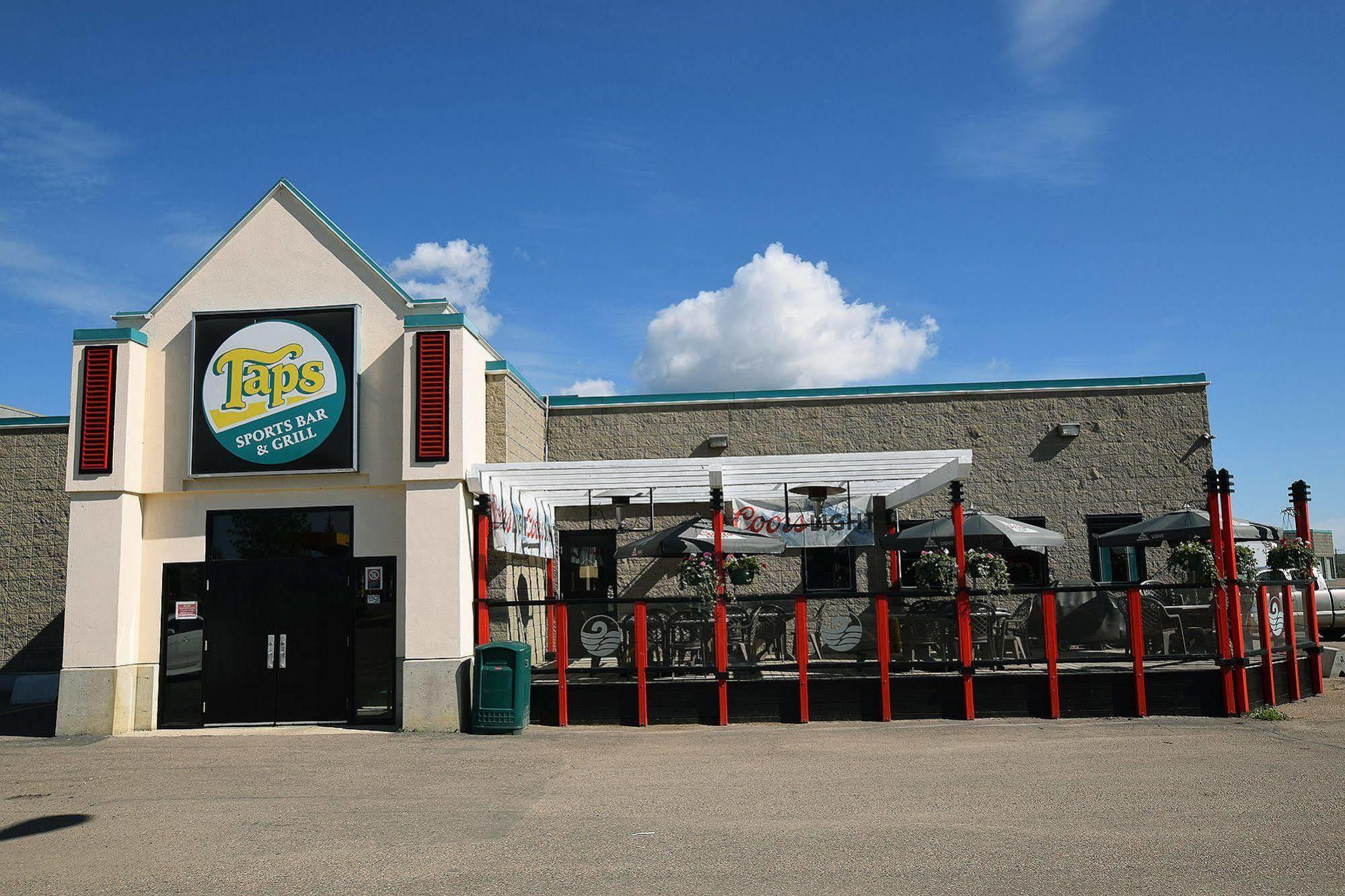 Lakeland Inn Hotel Cold Lake Exterior photo
